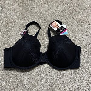 Bali natural lift bra black size 40C NWT
Lace